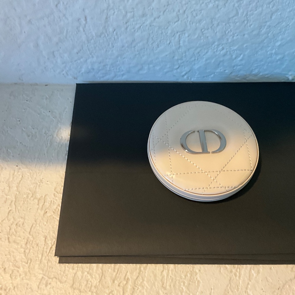 NWOB DIOR 01 FOREVER GLOW LUMINIZER HIGHLIGHTER - Picture 3 of 4